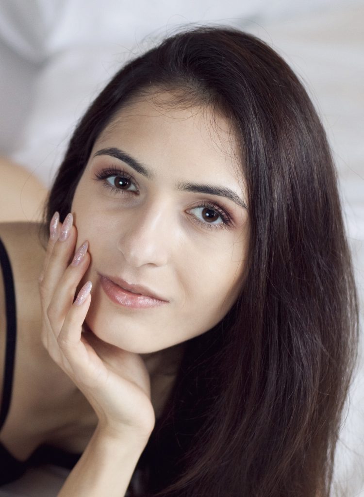 Beauty Portrait einer jungen Frau. Hautverjüngung mit JetPeel ist möglich.